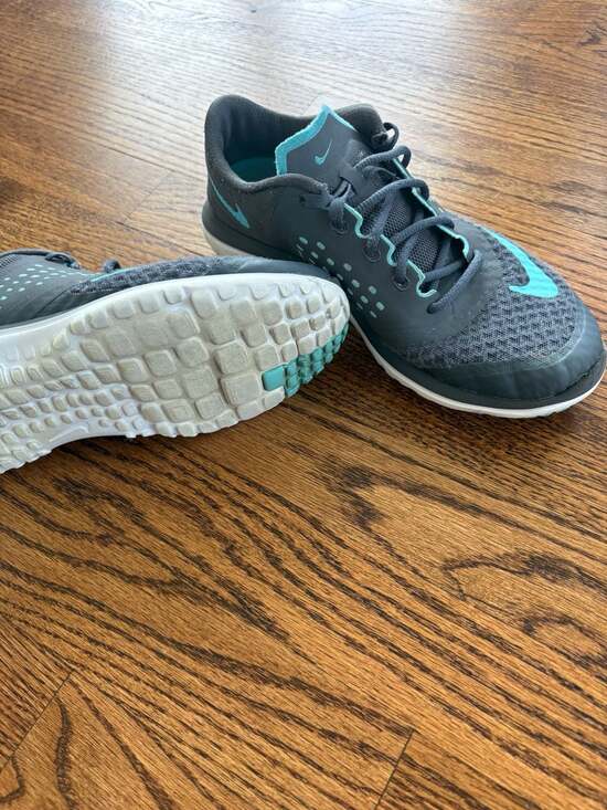 Nike - Picture 2 of 7